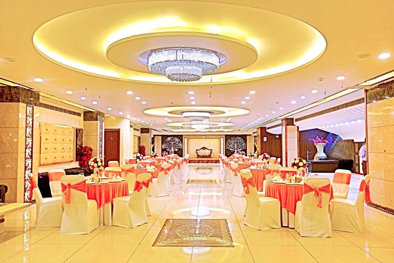 Hotel The Fern Residency Noida Zewnętrze zdjęcie