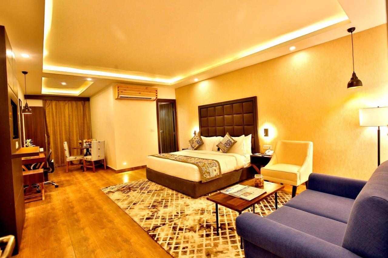 Hotel The Fern Residency Noida Zewnętrze zdjęcie