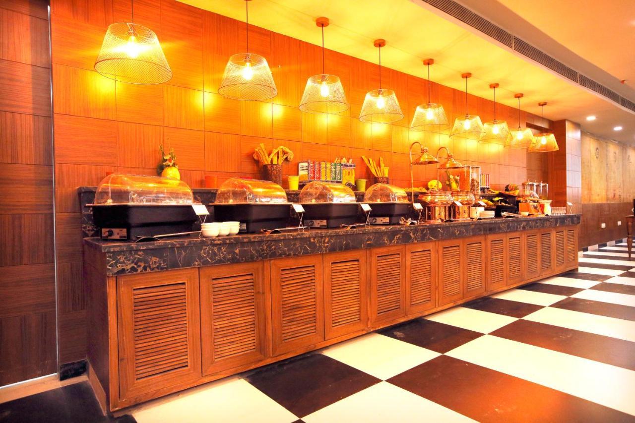 Hotel The Fern Residency Noida Zewnętrze zdjęcie