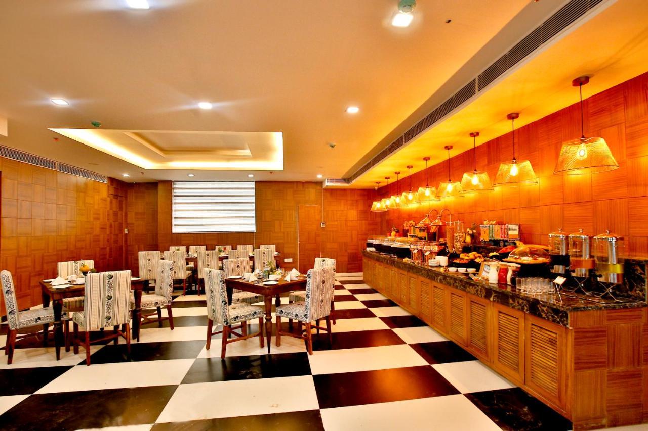 Hotel The Fern Residency Noida Zewnętrze zdjęcie