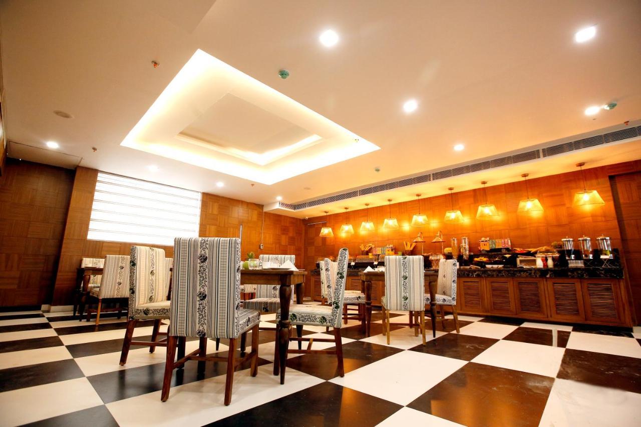Hotel The Fern Residency Noida Zewnętrze zdjęcie